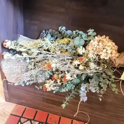 友人が作ってくれた花束がよい感じのドライになりました