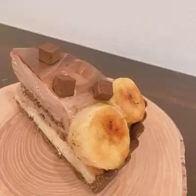 チョコレートづくしのケーキ「チョコバナナタルト」です