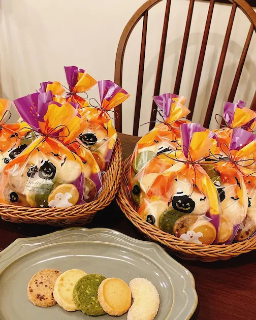 焼き菓子達もハロウィンのラッピングをしてご用意しております(2)