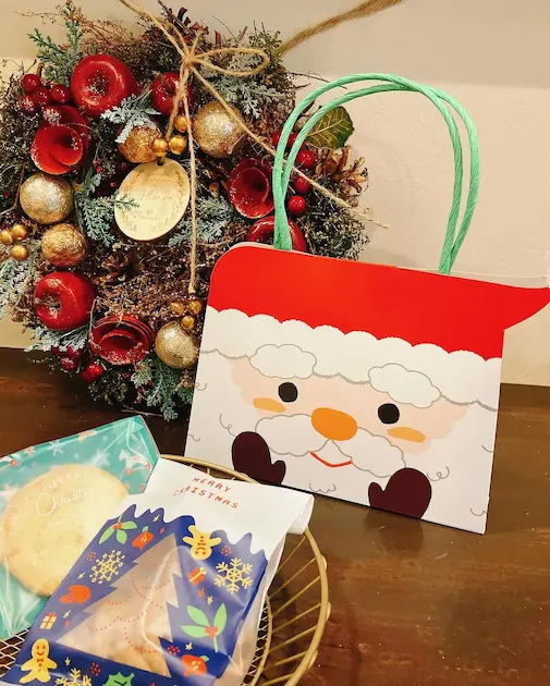 可愛い袋や箱に詰めたクリスマスギフトをたくさんご用意いたしました(9)