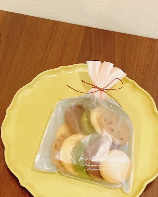 ニコプラスの焼き菓子をお箱や袋に詰めることができました(7)